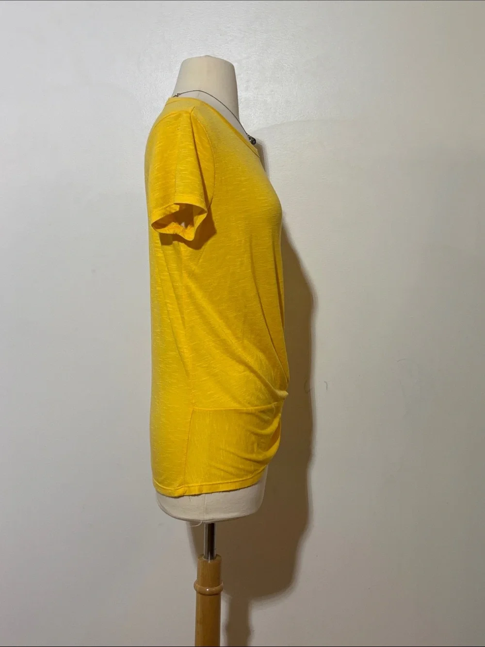 just‎ be Yellow Twist-Knot Short Sleeve Tee